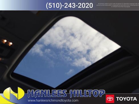 Used 2024 Toyota Sienna XLE image 30