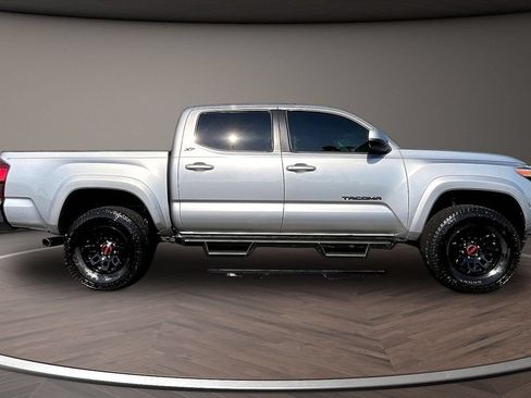 Used 2021 Toyota Tacoma SR5 RWD image 10