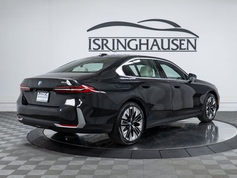 Used 2026 BMW 530i xDrive w/ Premium Package AWD/4WD image 5