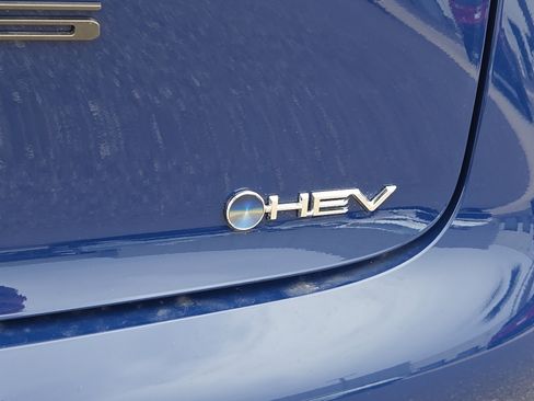 Certified 2025 Toyota Prius LE FWD image 31