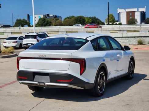 New 2025 Kia K4 EX image 4