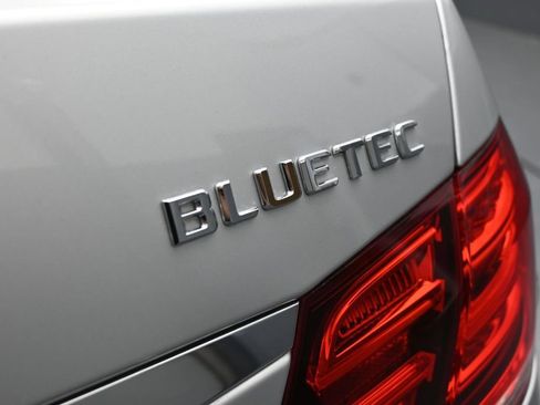 Used 2014 Mercedes-Benz E 250 BlueTEC Sedan image 18