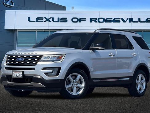 Used 2017 Ford Explorer XLT w/ Equipment Group 202A AWD/4WD image 1