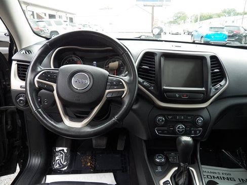 Used 2018 Jeep Cherokee Limited AWD/4WD image 18