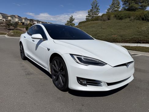 Used 2018 Tesla Model S 100D AWD/4WD image 16