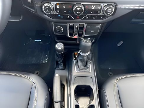 New 2025 Jeep Wrangler Unlimited Sahara AWD/4WD image 31
