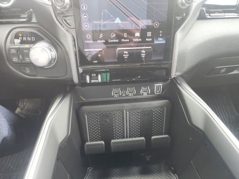 New 2026 RAM 1500 Laramie AWD/4WD image 9
