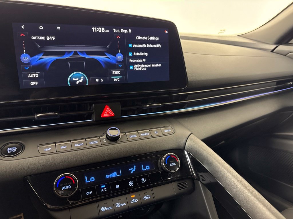 Certified 2025 Hyundai Elantra SEL FWD image 33