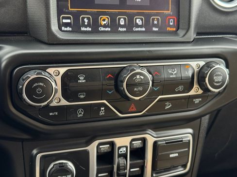 Used 2018 Jeep Wrangler Unlimited Sahara AWD/4WD image 63