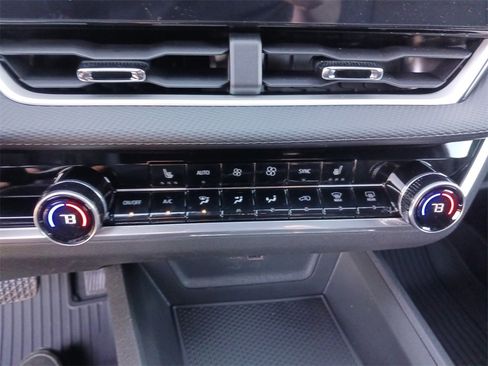 New 2026 Chevrolet Equinox LT image 23