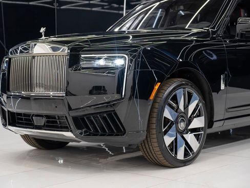 Used 2025 Rolls-Royce Cullinan image 4