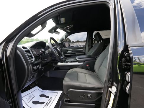 Used 2025 RAM 1500 Big Horn AWD/4WD image 32