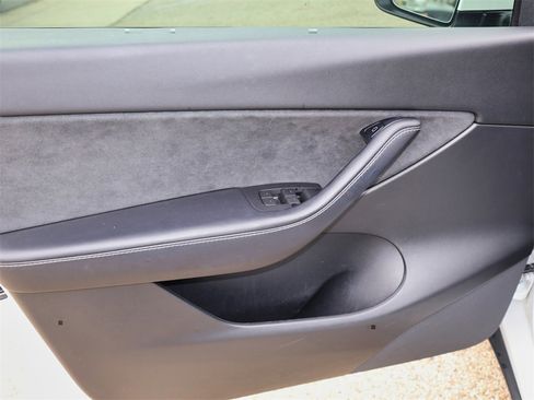 Used 2021 Tesla Model Y Performance image 13