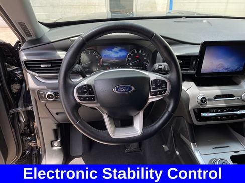 Used 2023 Ford Explorer XLT w/ Equipment Group 202A AWD/4WD image 13