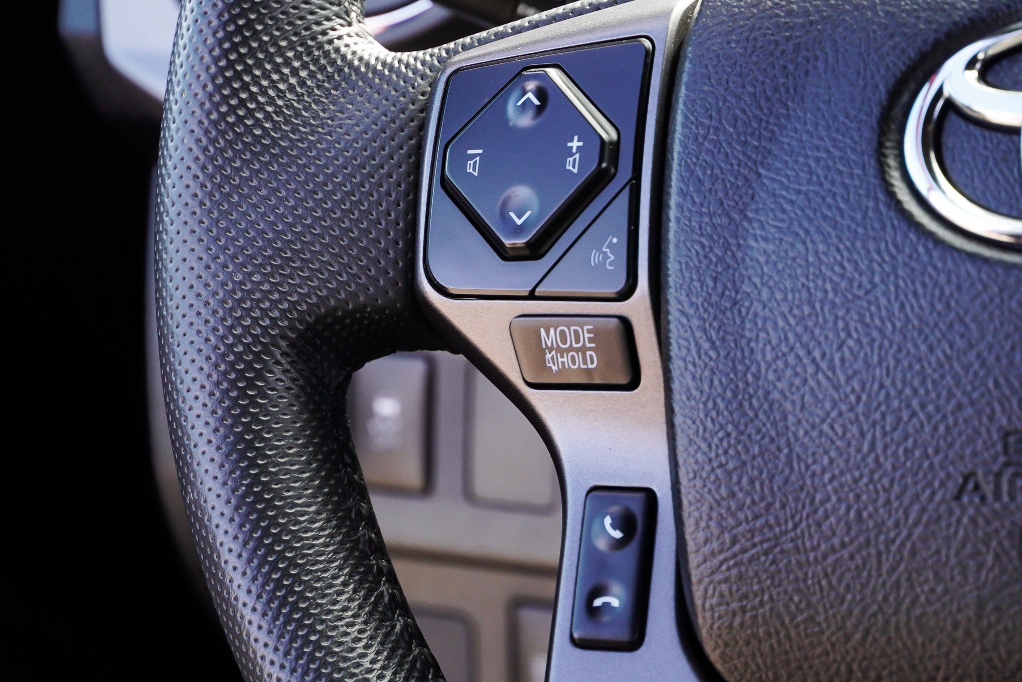 Certified 2022 Toyota Tacoma TRD Off-Road AWD/4WD image 34