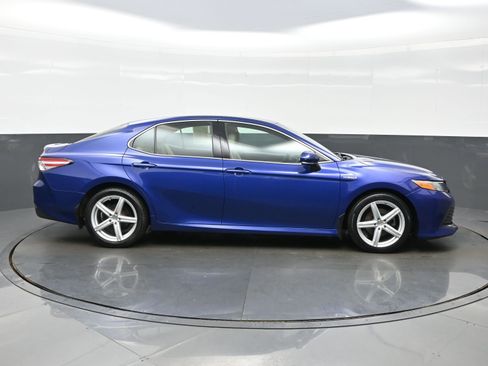Used 2018 Toyota Camry XLE w/ Four Season Floor Mat Package FWD image 7