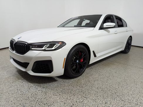 Used 2023 BMW 540i w/ M Sport Package RWD image 3