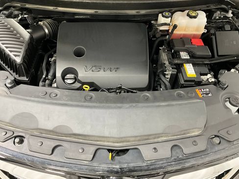 Used 2023 Buick Enclave Essence AWD/4WD image 13