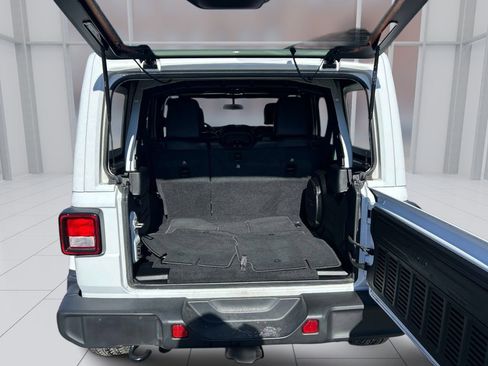 Used 2021 Jeep Wrangler Unlimited Sahara image 14