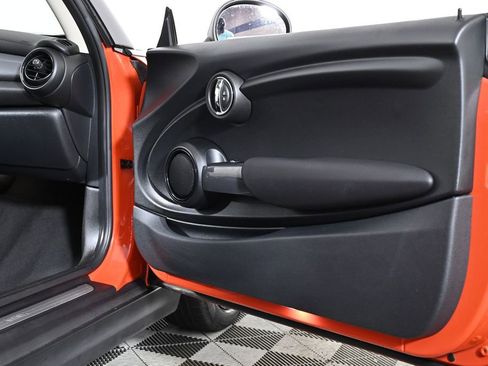 Used 2019 MINI Cooper 2-Door Hardtop w/ Signature Upholstery Package image 25