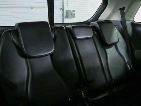 Used 2025 Kia Carnival FWD image 30