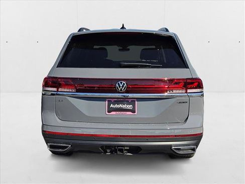 New 2026 Volkswagen Atlas SE image 8