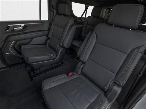 New 2026 Chevrolet Suburban LT image 9