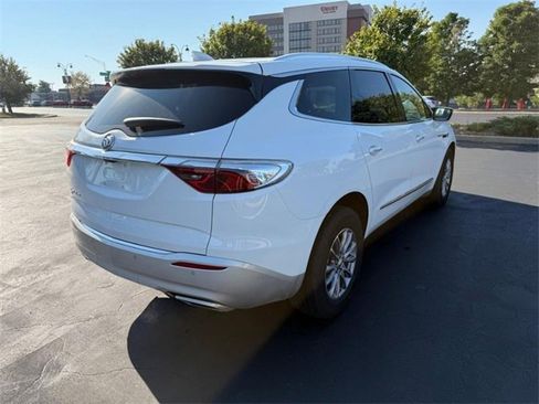 Used 2024 Buick Enclave Premium image 8