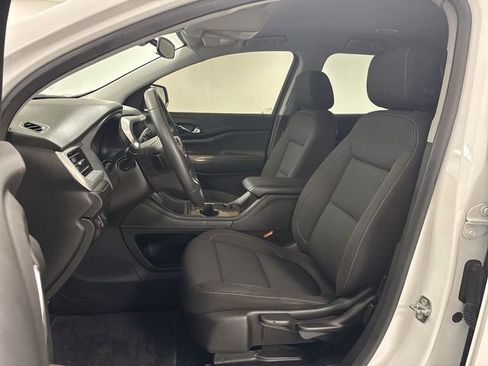 Used 2023 GMC Acadia SLE image 10