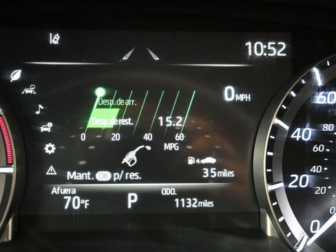 Used 2026 Toyota Highlander XLE image 16