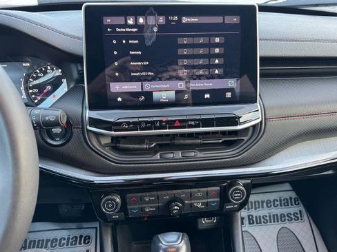 Used 2023 Jeep Compass Trailhawk image 11