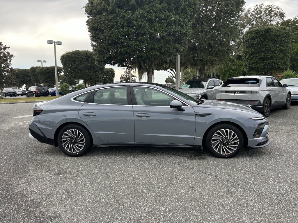 New 2027 Hyundai Sonata Blue FWD image 3