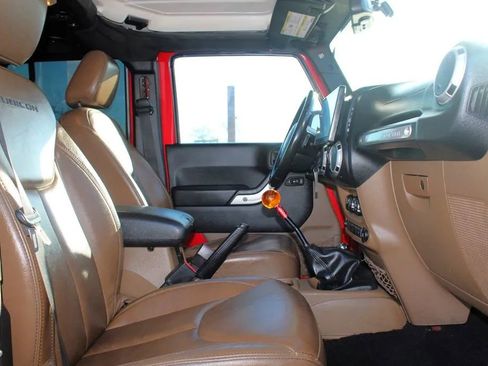 Used 2014 Jeep Wrangler Unlimited Rubicon w/ Max Tow Package AWD/4WD image 18