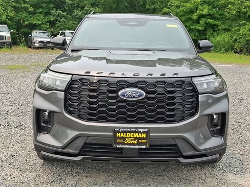New 2026 Ford Explorer ST-Line w/ ST-Line Street Pack AWD/4WD image 2