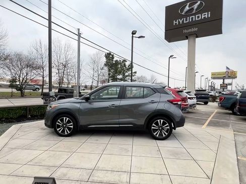 Used 2020 Nissan Kicks SR w/ SR Premium Package image 3