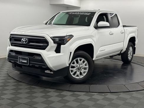 Certified 2026 Toyota Tacoma SR5 AWD/4WD image 3