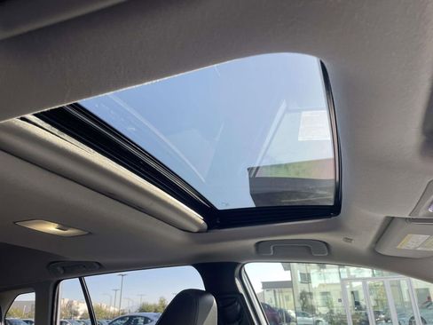 Used 2022 Toyota Corolla Cross XLE w/ Convenience Package image 28