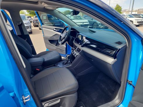 Certified 2024 Volkswagen Taos SE FWD image 19