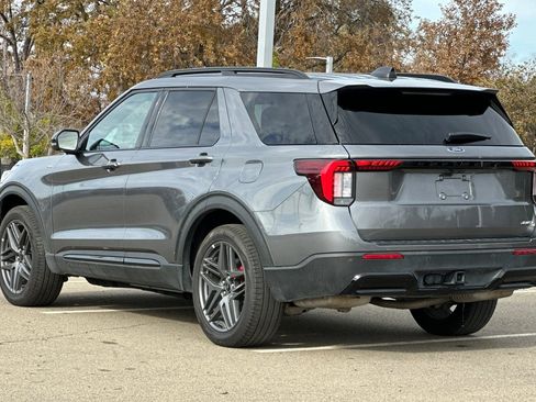 Used 2025 Ford Explorer ST-Line w/ ST-Line Street Pack image 6