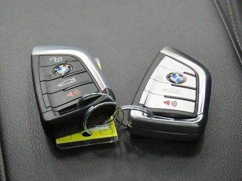 Used 2024 BMW 330i 330i image 17