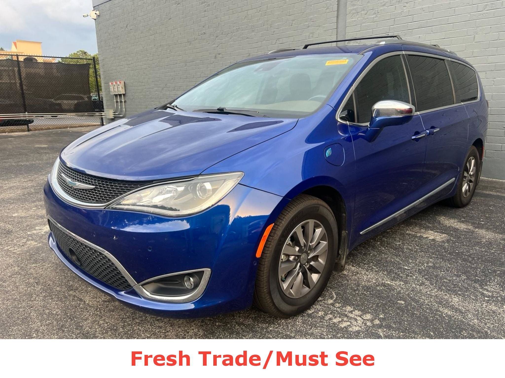 Used 2020 Chrysler Pacifica Limited w/ Advanced Safetytec Group FWD image 1