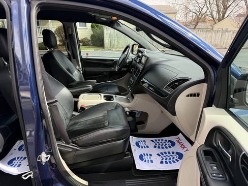 Used 2017 Dodge Grand Caravan SXT w/ Rear Park Assist Package image 7