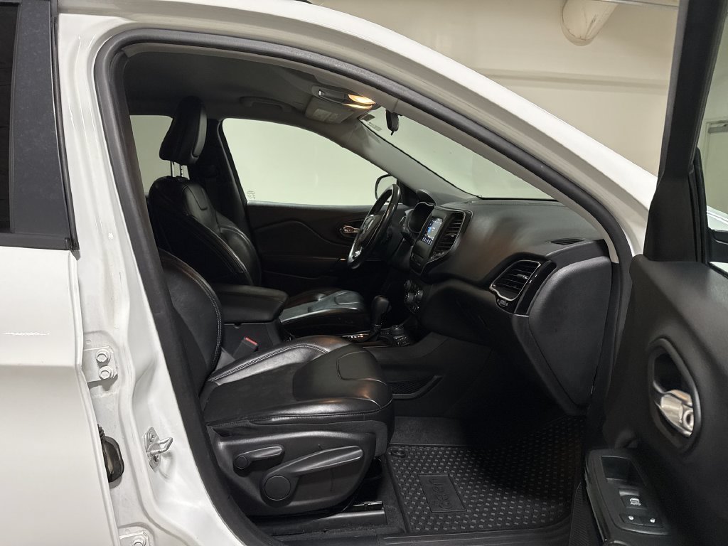 Used 2020 Jeep Cherokee Latitude Plus AWD/4WD image 21