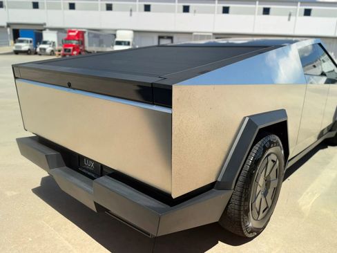 Used 2024 Tesla Cybertruck AWD Crew Cab image 8