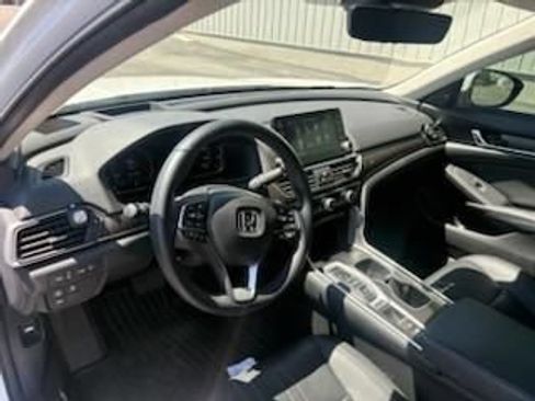 Used 2018 Honda Accord Touring image 7