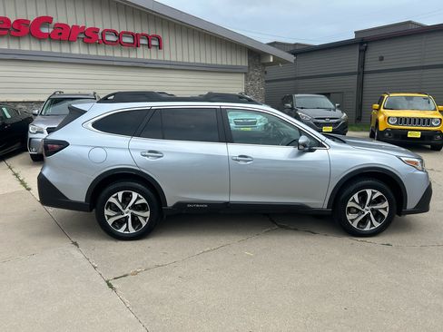Used 2020 Subaru Outback Limited image 2