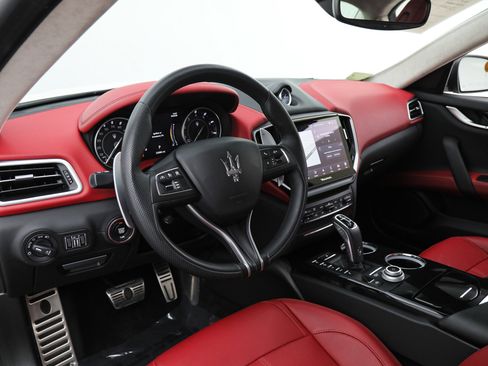 Certified 2023 Maserati Ghibli Modena RWD image 16