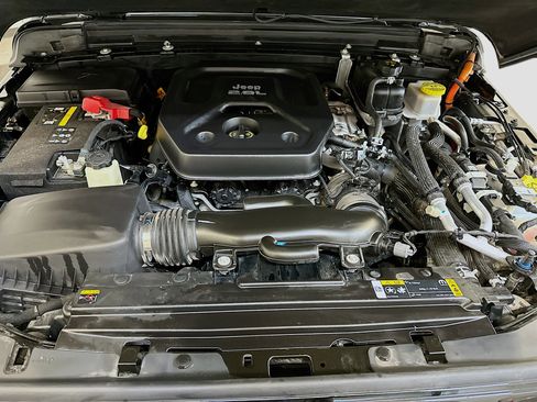 Used 2023 Jeep Wrangler Unlimited Sahara image 34