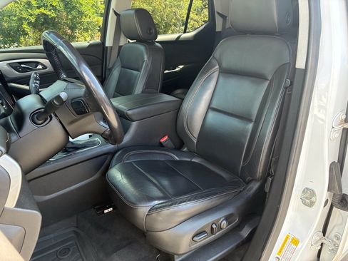 Used 2020 Chevrolet Traverse RS w/ LPO, Floor Liner Package FWD image 6