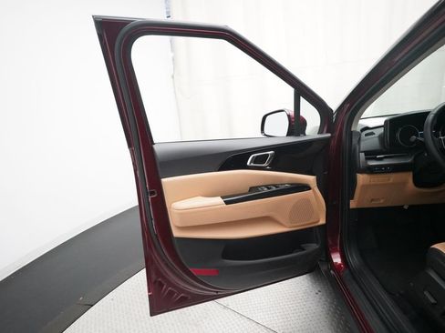 Used 2024 Kia Carnival EX FWD image 29